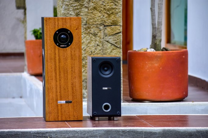 kolumny na podłodze